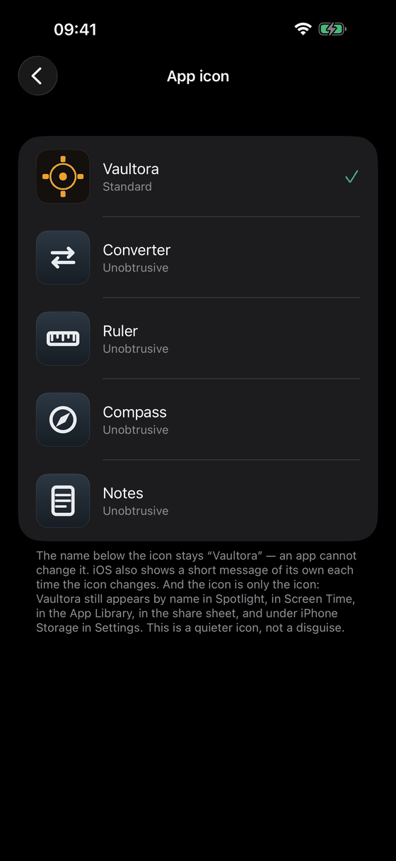 Choosing the app icon: Vaultora as the standard, plus unobtrusive variants such as Converter, Ruler, Compass and Notes.